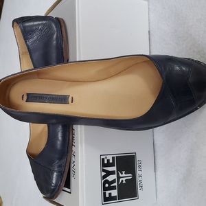 FRYE  Flats